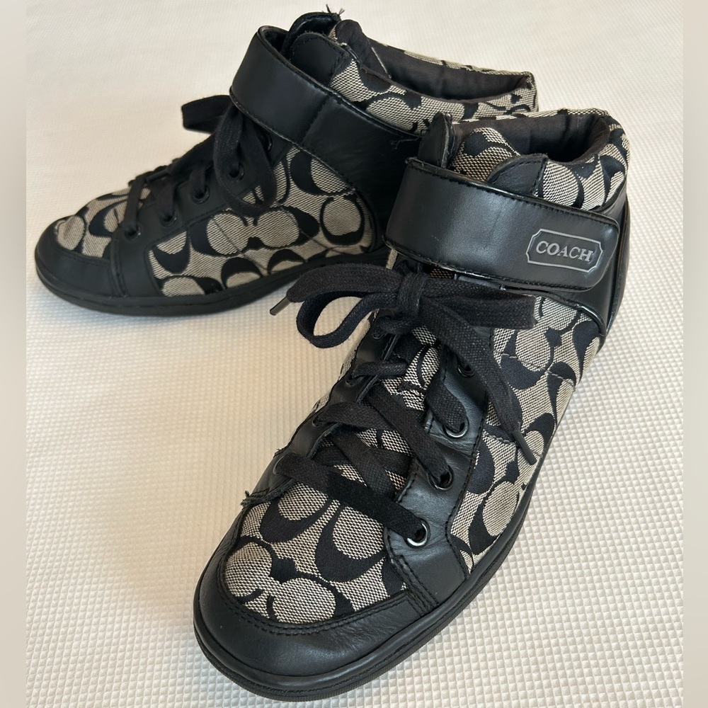 Vintage Coach Zoey Signature Sneakers - Picture 2 of 16